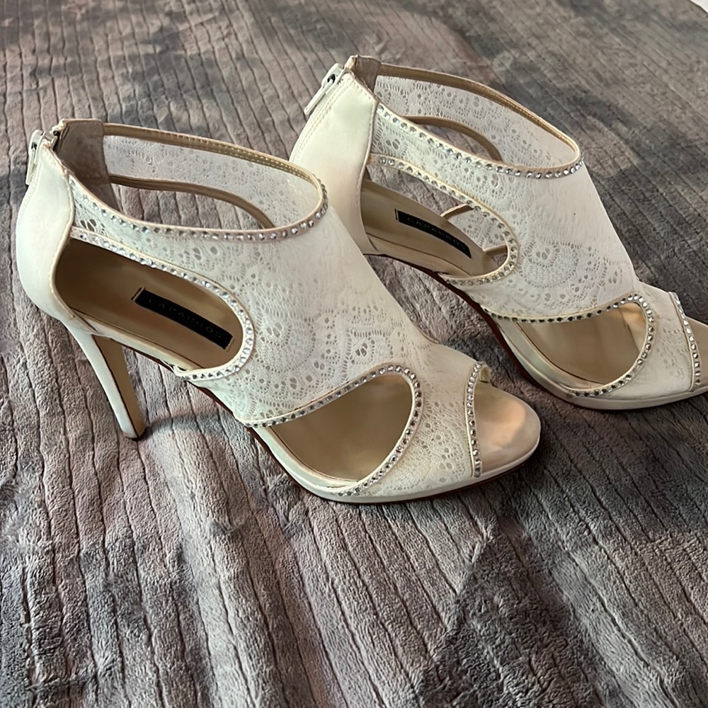 8.5 Caparros white lace perfect wedding shoes